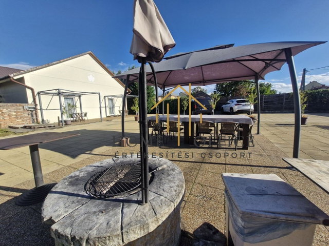 Eladó hotel, Verpeléten 139 M Ft, 9 szobás / költözzbe.hu