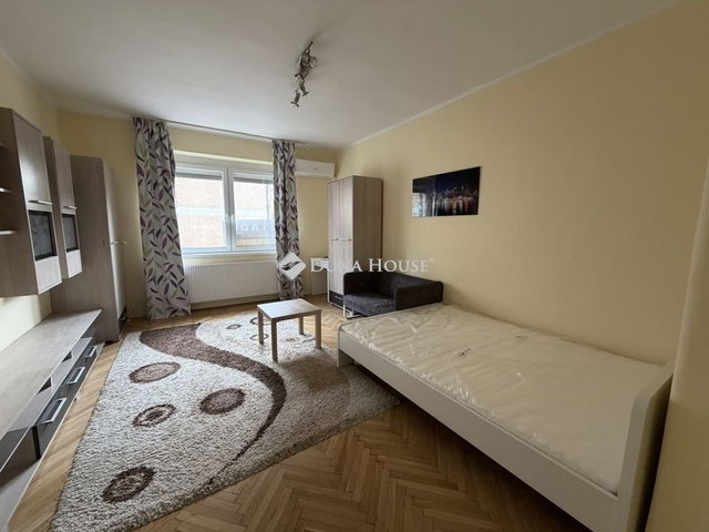 Eladó téglalakás, Pécsett 34.9 M Ft, 1 szobás
