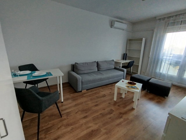 Kiadó panellakás, albérlet, Pécsett, Endresz György utcában