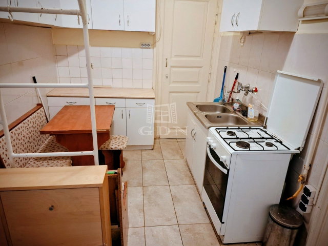 Eladó téglalakás, Budapesten, VI. kerületben, Hunyadi téren
