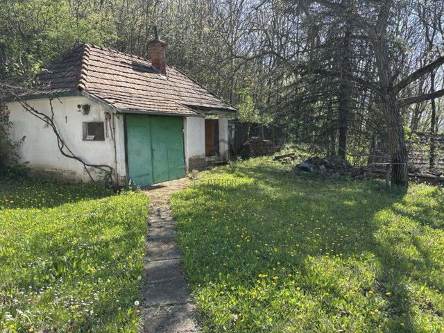 Eladó nyaraló, Szirmabesenyőn 17.9 M Ft, 2 szobás