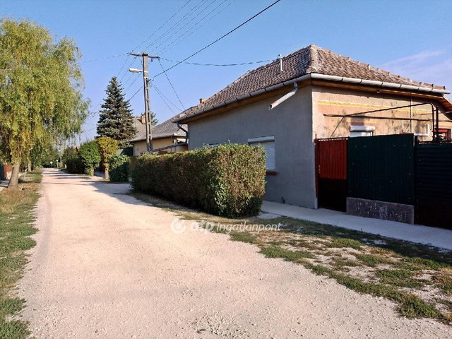 Eladó családi ház, Mezőtúron 17 M Ft, 2 szobás