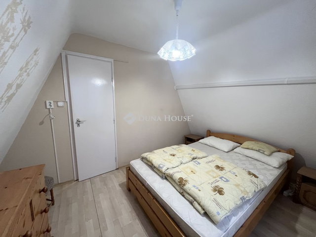 Eladó nyaraló, Berekfürdőn, Vadvirág utcában 52 M Ft, 6 szobás