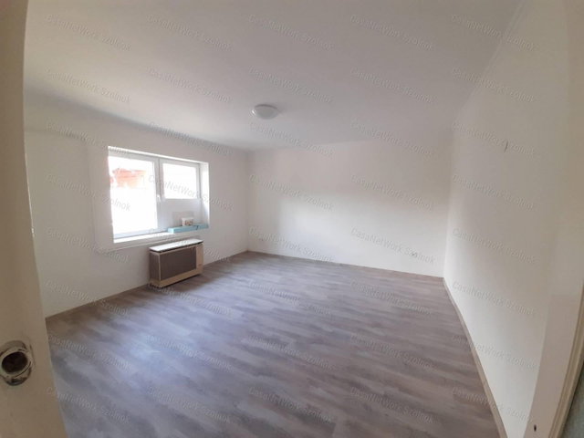 Eladó családi ház, Szolnokon 35.8 M Ft, 2 szobás