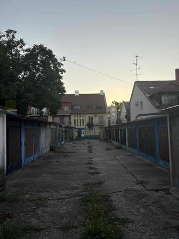 Eladó garázs, Szegeden, Bihari utcában 9 M Ft