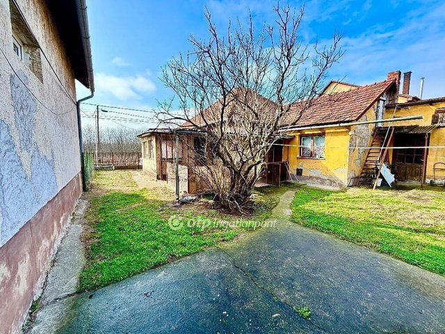 Eladó családi ház, Vecsésen 79.8 M Ft, 4 szobás