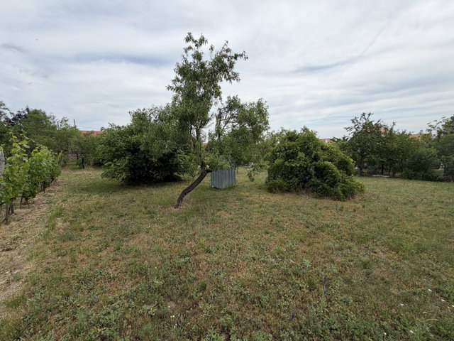 Eladó telek, Balatonalmádiban, Vöröshegyi úton 99.9 M Ft