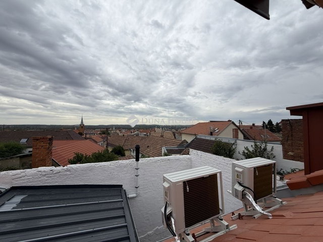 Eladó családi ház, Pécsett 54.9 M Ft, 3 szobás