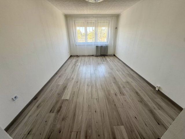 Eladó panellakás, Móron 38.9 M Ft, 2 szobás