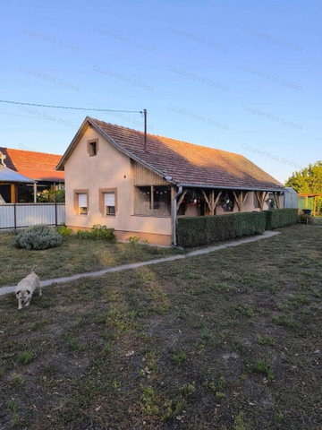 Eladó családi ház, Cserkeszőlőn 40 M Ft, 2 szobás