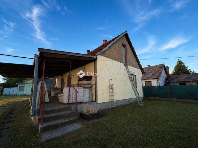 Eladó családi ház, Farmoson 37.427 M Ft, 3 szobás