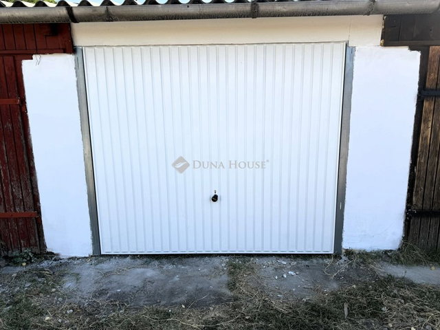 Eladó garázs, Békéscsabán, Széna utcában 4.4 M Ft