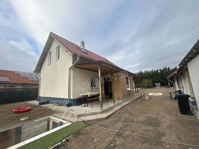 Eladó családi ház, Délegyházán 79 M Ft, 1+3 szobás