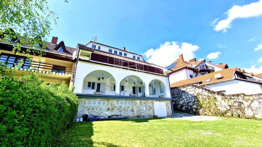 Családi ház · 7 hálószoba · 390 m² · 245.000.000 Ft