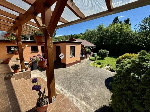 Eladó családi ház, Pécsett 87 M Ft, 4 szobás