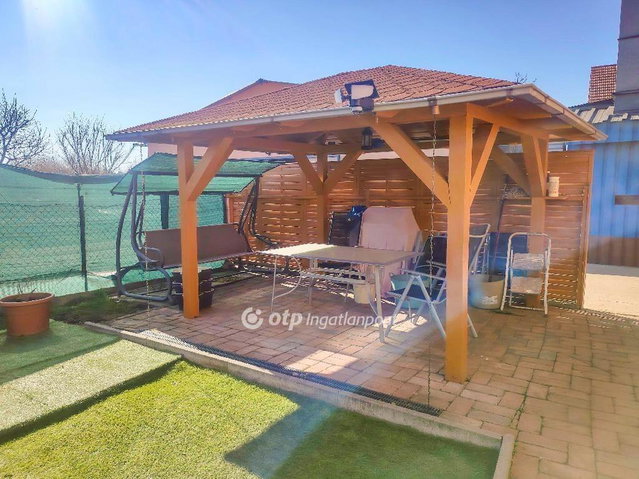 Eladó családi ház, Nagyvenyimen 145 M Ft, 4 szobás