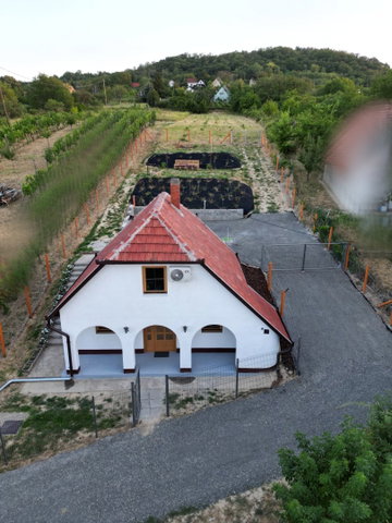 Eladó családi ház, Szekszárdon 30.5 M Ft, 2 szobás