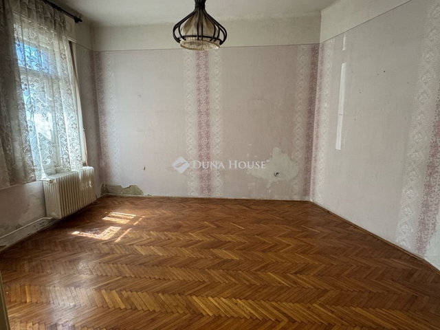 Eladó téglalakás, Pécsett 58 M Ft, 2 szobás