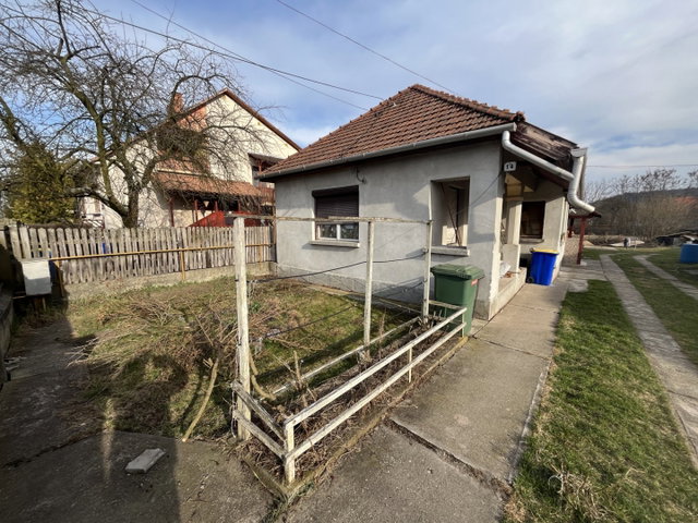 Eladó családi ház, Sajószentpéteren 21.2 M Ft, 3 szobás