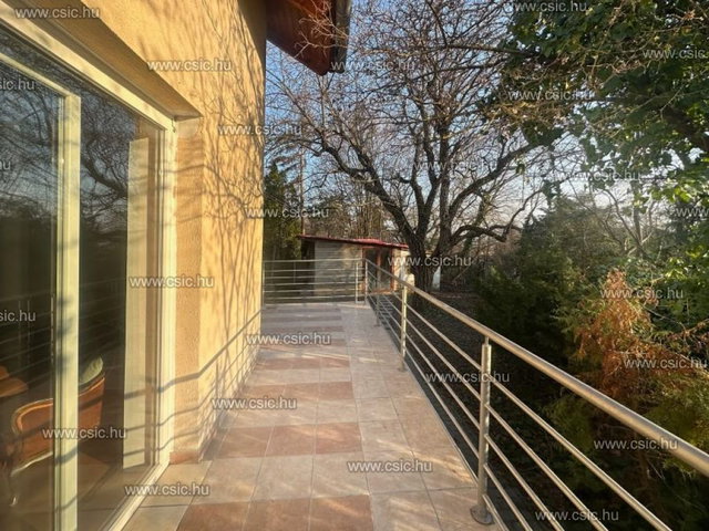 Eladó családi ház, Szentendrén 139.9 M Ft, 4+1 szobás