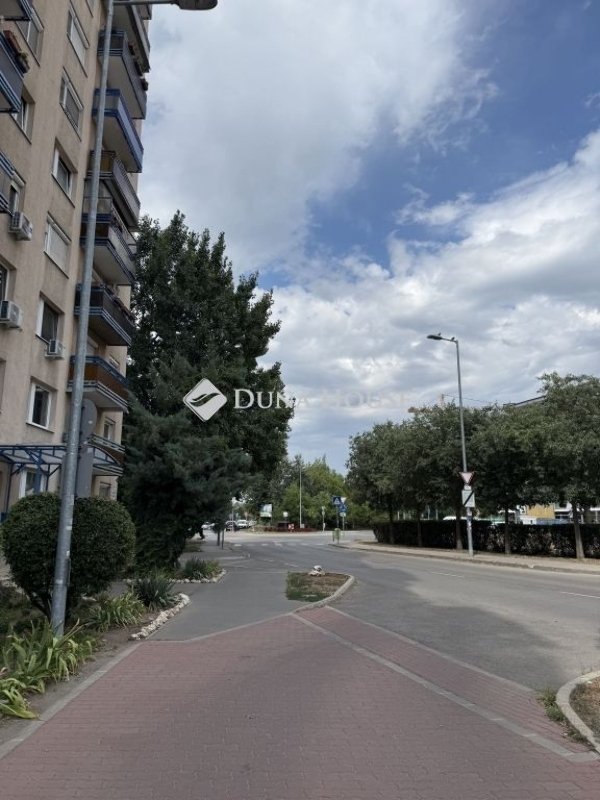 Panellakás · 4 hálószoba · 74 m² · 83.900.000 Ft