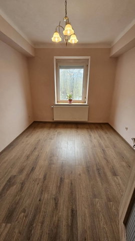 Eladó téglalakás, Komlón 50 M Ft, 3 szobás