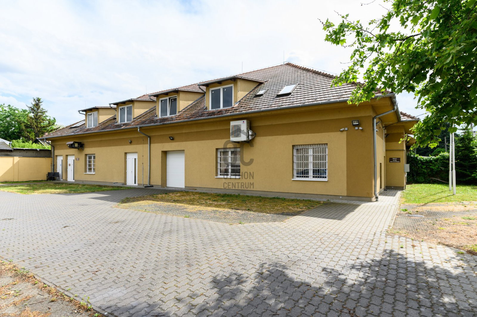 638m² · 289.900.000 ft