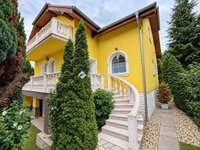 Eladó családi ház, Harkán 120 M Ft, 9 szobás