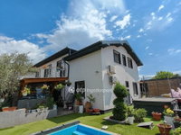 Eladó családi ház, Kiskunlacházán 350 M Ft, 7+3 szobás