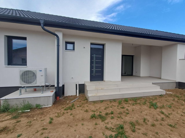 Eladó családi ház, Szombathelyen 90 M Ft, 4 szobás