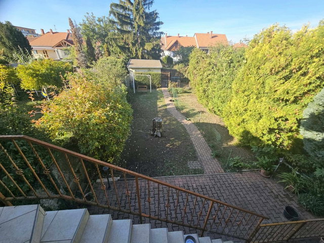 Eladó családi ház, Szombathelyen 239.9 M Ft, 6 szobás