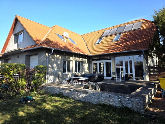 Eladó családi ház, Dunaharasztin 165 M Ft, 5 szobás