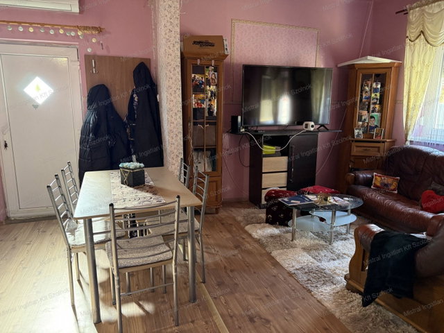Eladó családi ház, Törökszentmiklóson 27.99 M Ft, 2 szobás