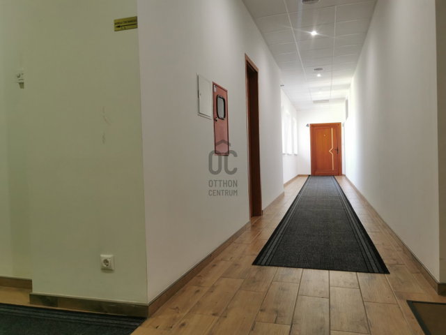 Eladó iroda, Szigetszentmiklóson 95 M Ft, 4 szobás