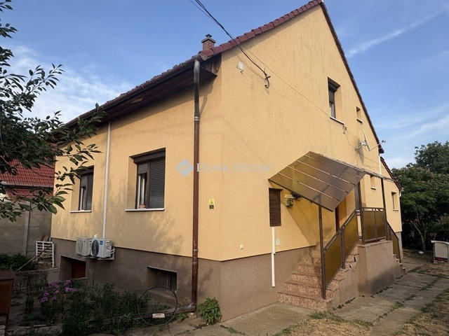 Eladó családi ház, Gyálon 124.9 M Ft, 5 szobás