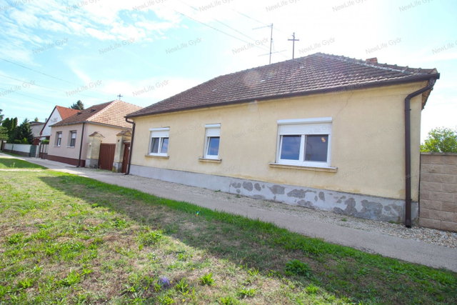 Eladó családi ház, Fertődön 59.5 M Ft, 3 szobás