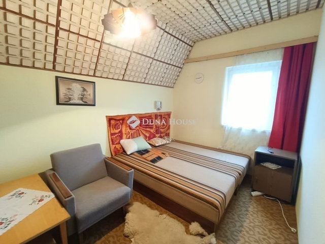 Eladó nyaraló, Lakitelken 37 M Ft, 6 szobás