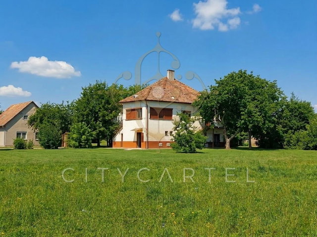 Eladó családi ház, Solton 42 M Ft, 4+1 szobás