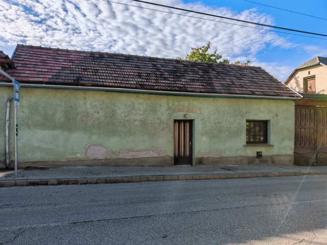 Eladó családi ház, Kesztölcön, Esztergomi utcában 55 M Ft