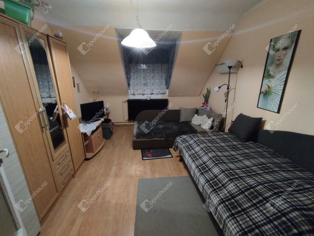 Eladó téglalakás, Celldömölkön 26 M Ft, 4 szobás