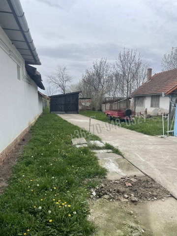 Eladó ikerház, Békéscsabán, 4-es Honvéd utcában 31.5 M Ft