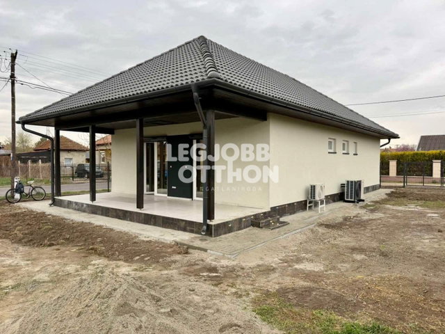 Eladó családi ház, Törtelen 59 M Ft, 4 szobás