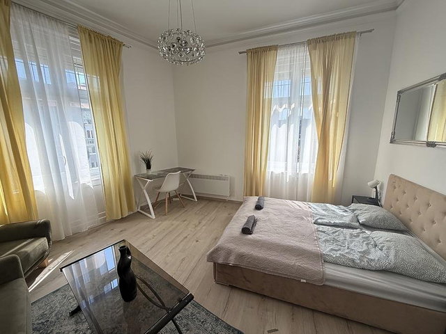 Eladó téglalakás, Budapesten, VIII. kerületben, Baross utcában