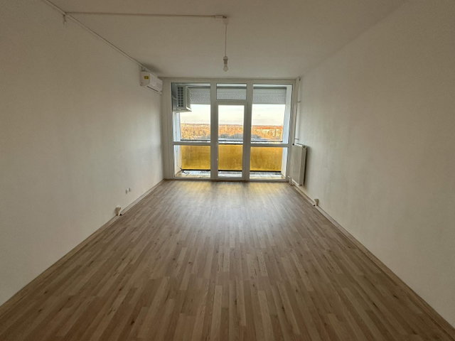Eladó panellakás, Pécsett 42.499 M Ft, 2 szobás