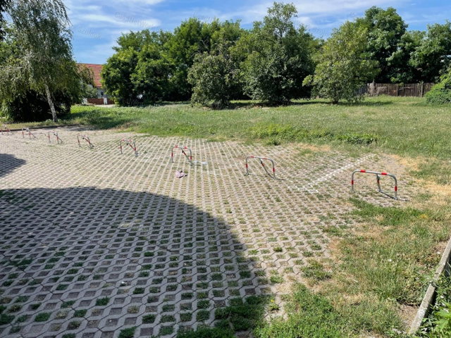 Eladó garázs, Törökszentmiklóson 18 M Ft / költözzbe.hu
