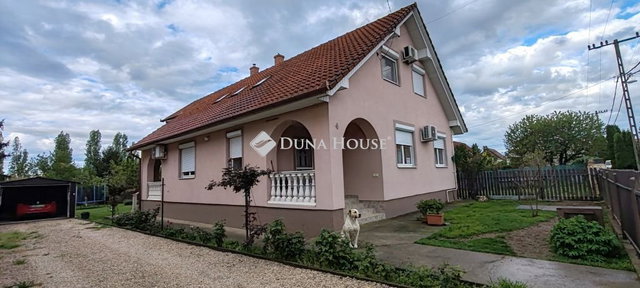 Eladó családi ház, Siklóson, Illyés Gyula utcában 85 M Ft
