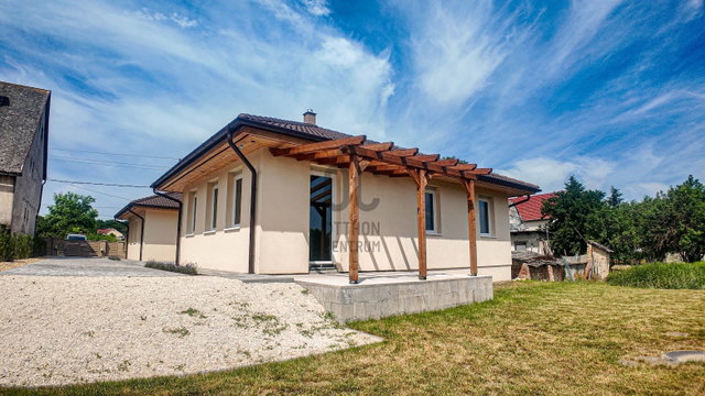 Eladó ikerház, Dunaföldváron 59.9 M Ft, 2 szobás