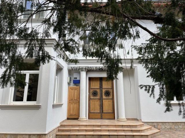 Eladó családi ház, Debrecenben 450 M Ft, 10 szobás