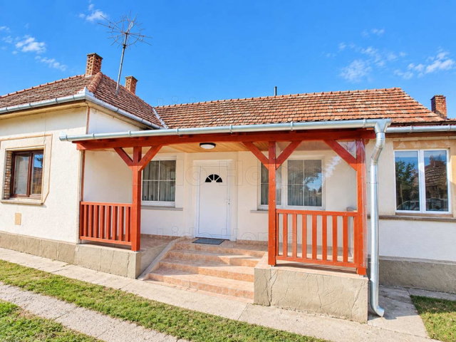 Eladó családi ház, Mezőcsokonyán 29.99 M Ft, 4 szobás