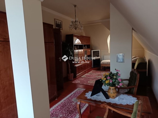 Eladó családi ház, Szegeden 92 M Ft, 5 szobás